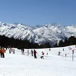 Pierre & Les Trois Domaines 3*