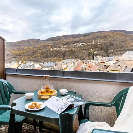 Pierre & Les Trois Domaines Aparthotel 3*