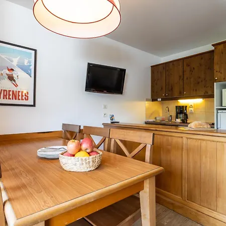 Pierre & Les Trois Domaines Aparthotel 3*