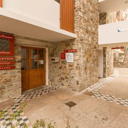 Pierre & Les Trois Domaines Aparthotel 3*