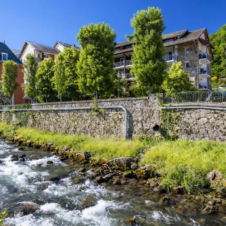 Pierre & Les Trois Domaines Lejlighedshotel 3*