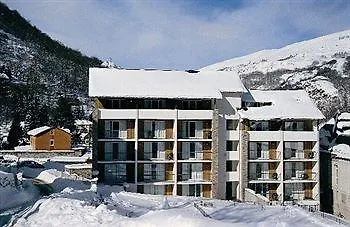 Pierre & Les Trois Domaines Aparthotel 3*