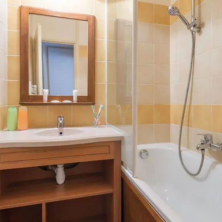 Pierre & Les Trois Domaines 3*