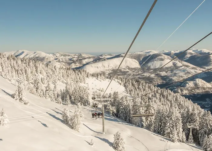 Pierre & Les Trois Domaines Lejlighedshotel 3*