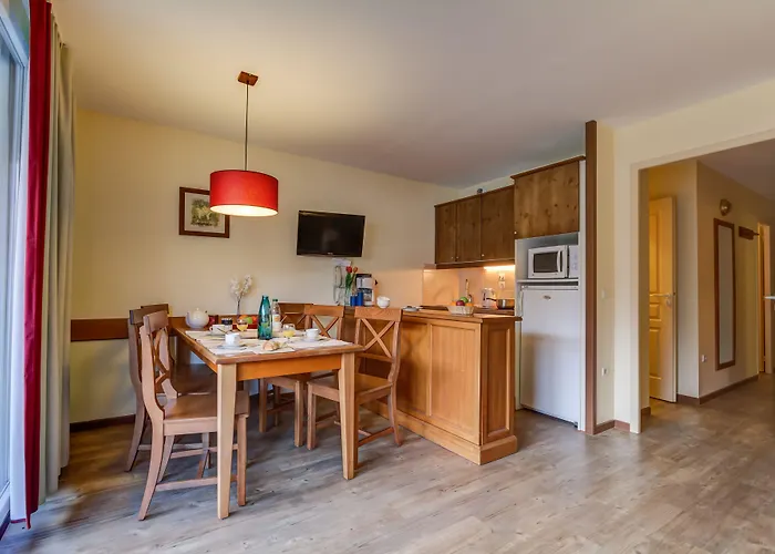 Pierre & Les Trois Domaines