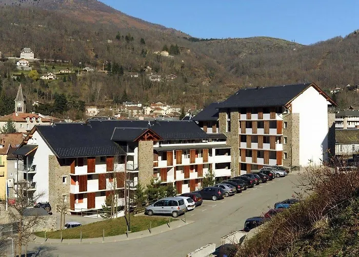 Pierre & Les Trois Domaines Lejlighedshotel 3*